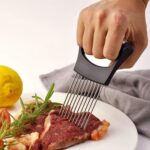 MEETOZ Onion slicing guide holder – Black, Silver - Image 6