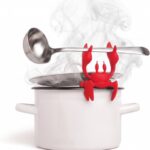 Pot-edge utensil rest – Red Crab