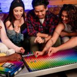 USAopoly Hues and Cues colour-guessing game - Image 9