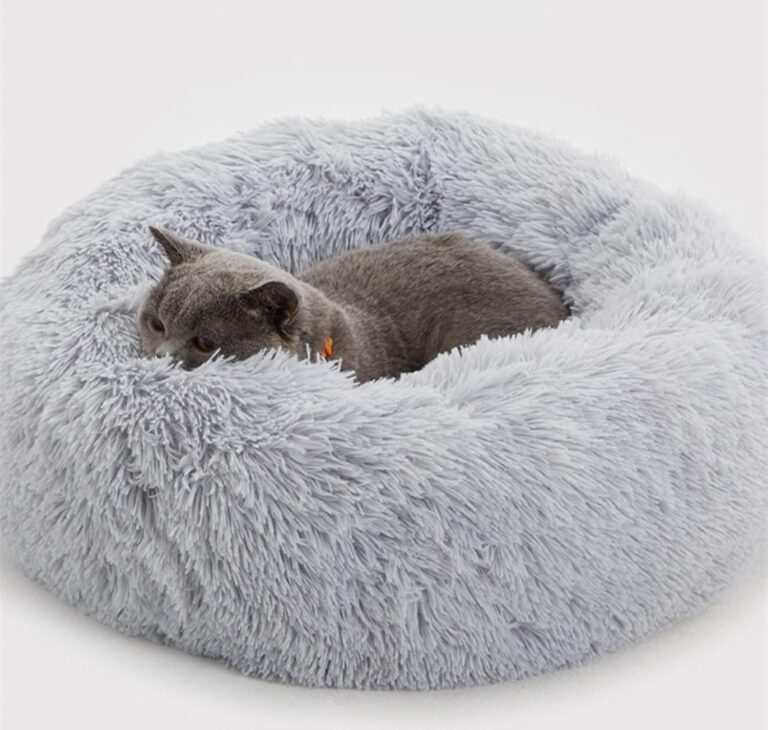 Round plush pet bed